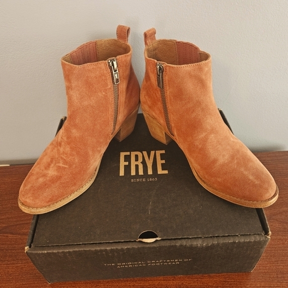 Frye Shoes - Frye Alton Chelsea Rosewood Booties Size 7 EUC